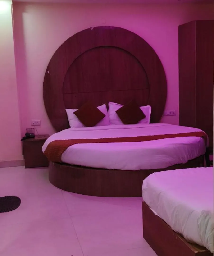 Hotel Madhu Palace Near Delhi Airport
