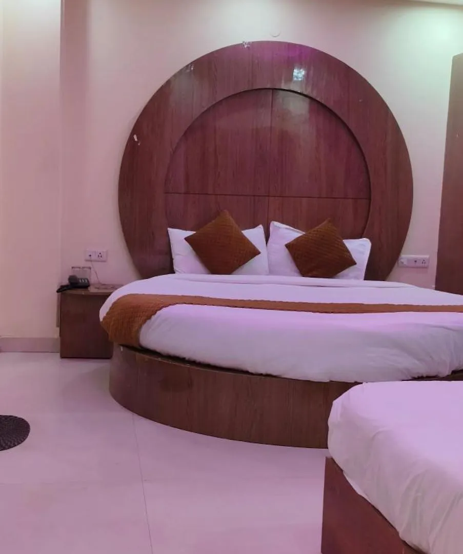 Hotel Madhu Palace Near Delhi Airport India