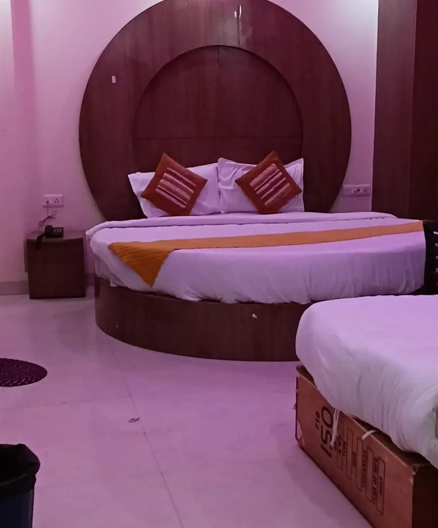 Hotel Madhu Palace Near Delhi Airport