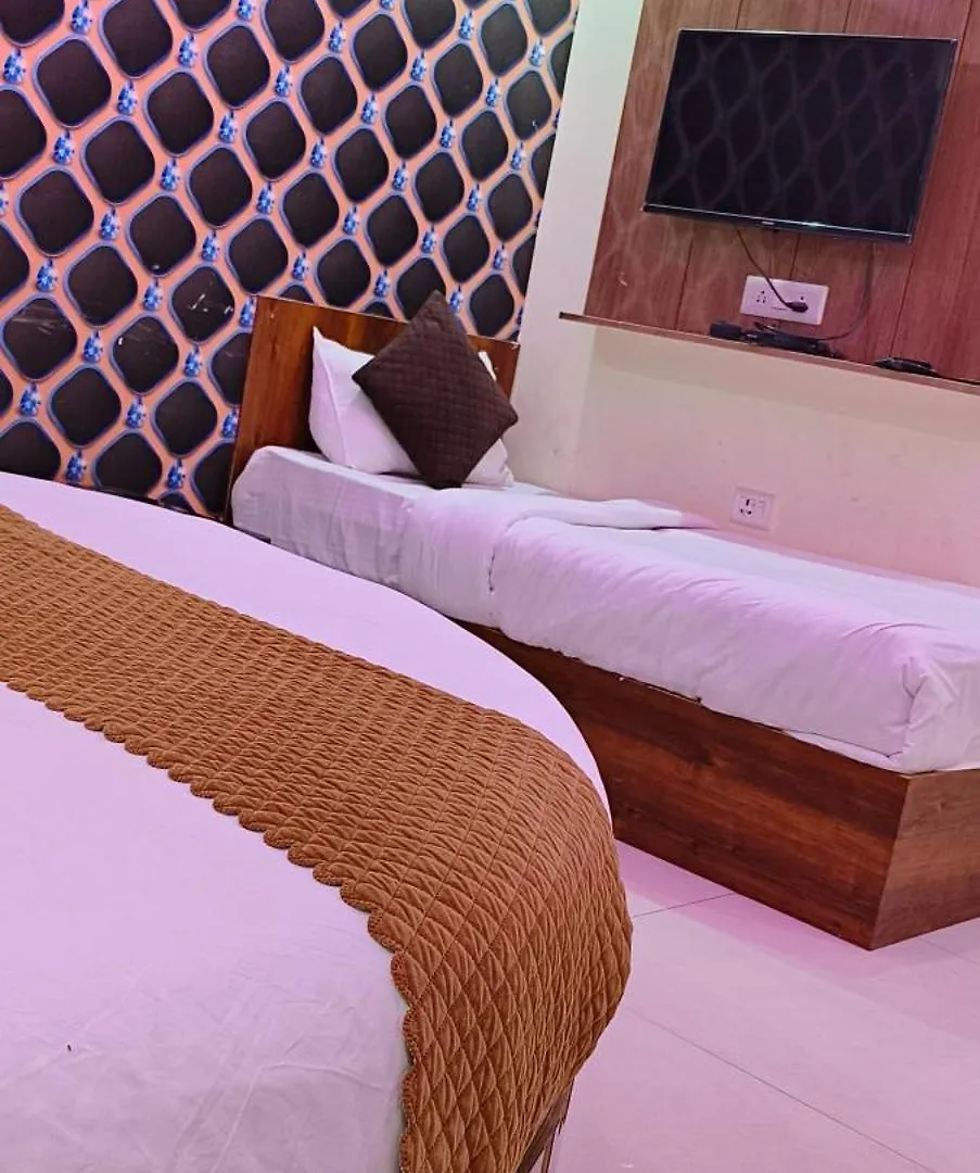 Hotel Madhu Palace Near Delhi Airport