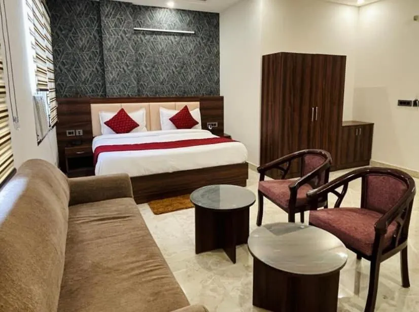 Hotel Madhu Palace Near Delhi Airport