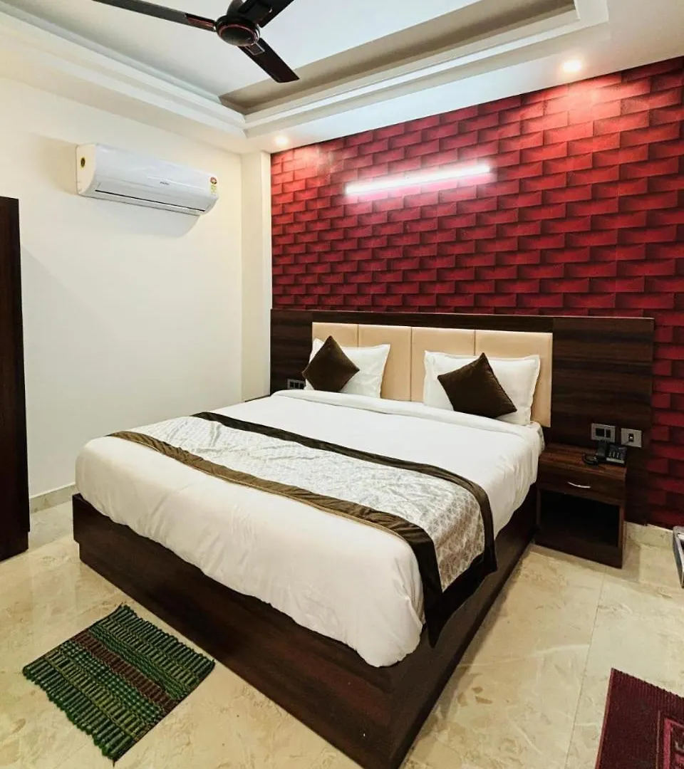 Hotel Madhu Palace Near Delhi Airport