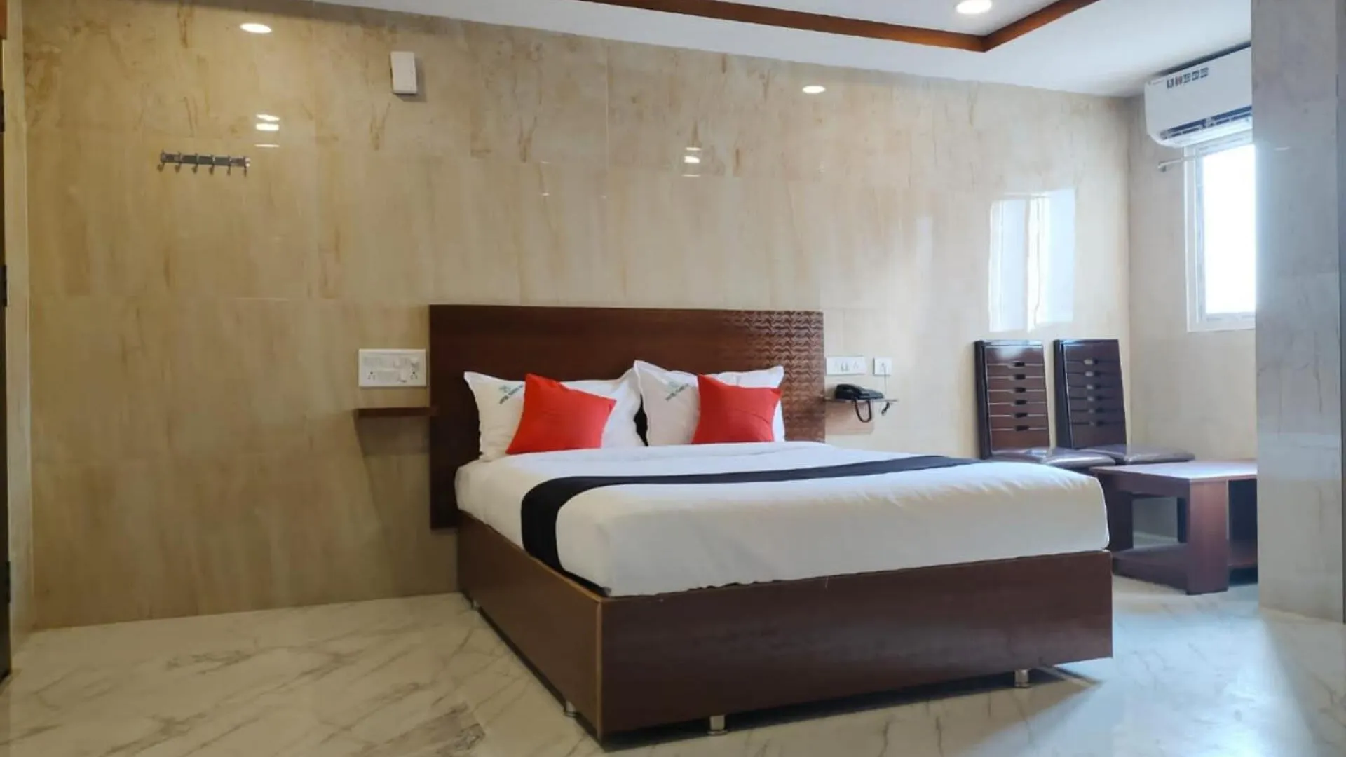 Hotel Madhu Palace Near Delhi Airport India